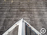 経年劣化により表面の再塗装では対処できないほど劣化してしまったコロニアル屋根
